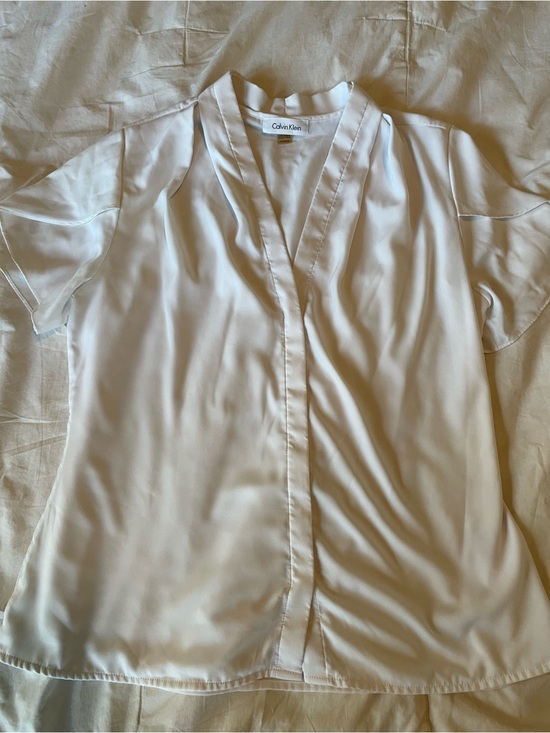 Calvin Klein Tops - Calvin Klein Cream V-Neck Tulip SleeveBlouse Size Medium